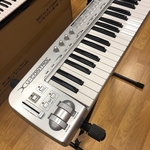 Продам MIDI-клавиатуру Behringer U-CONTROL umx49 