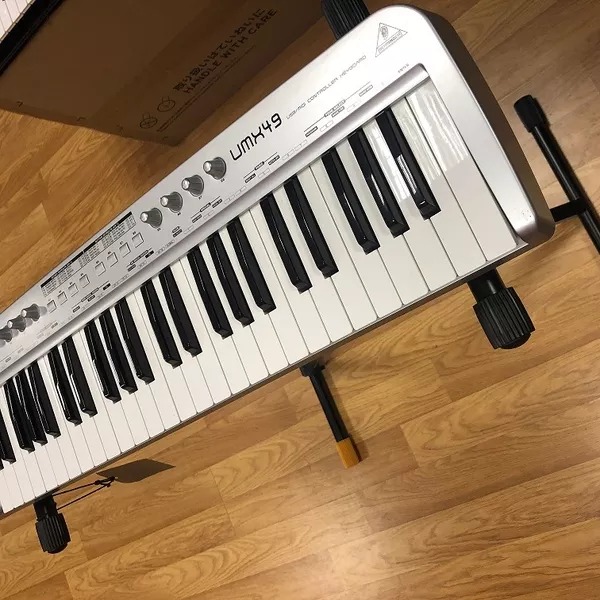 Продам MIDI-клавиатуру Behringer U-CONTROL umx49  2