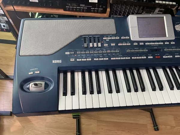 Продам синтезатор Korg PA-800