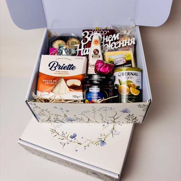 Подарунковий продуктовий набір Maxi Box – вишуканий смак у кожній дета
