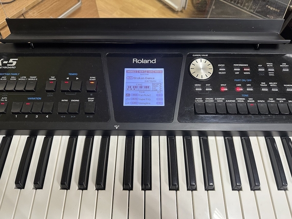 Продам синтезатор Roland BK5  2