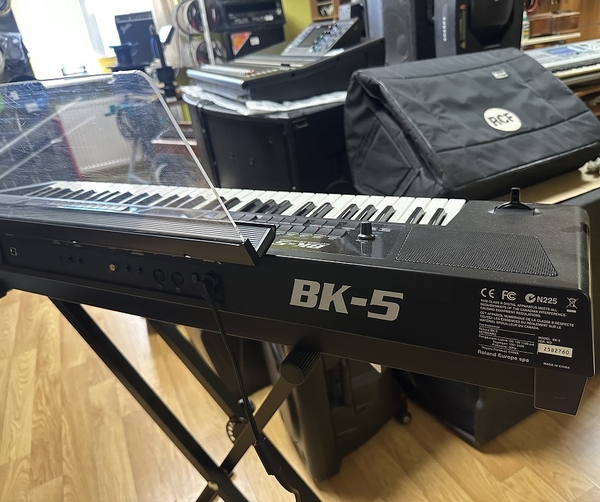 Продам синтезатор Roland BK5  4