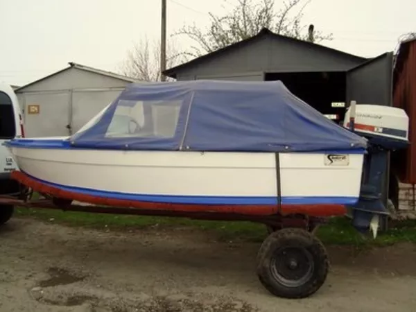 продается 4-х местная пластиковая лодка с документами 